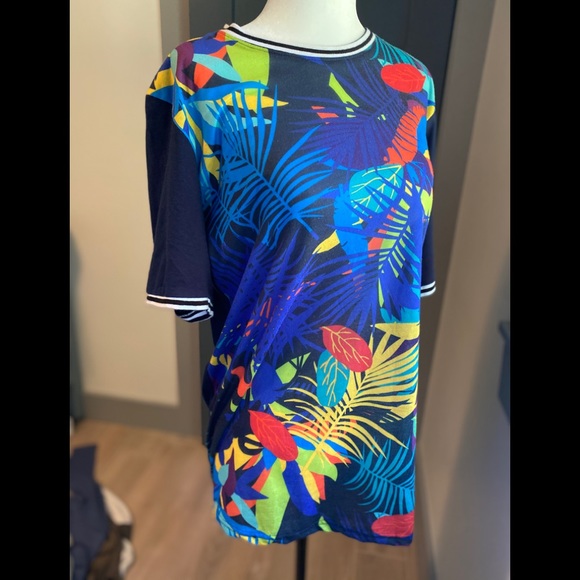 2/30 Broken Threads floral crewneck tee women’s - Picture 6 of 9